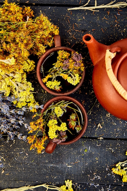 Trockene Kräuter und Blumen, Kräutermedizin. Flach liegen.