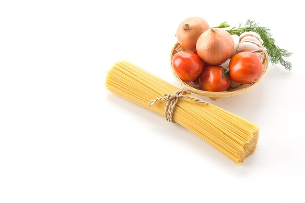 Trockene Pasta-Spaghetti mit Zutaten