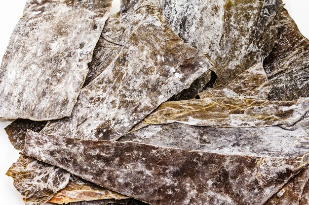 Trockener Laminaria japonica Kelp lokalisiert. Kombu-Algen, traditionelle japanische Zutat zum Kochen von Dashi-Suppe.