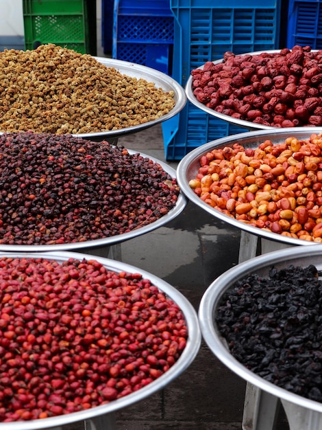 Trockenfrüchte und Nüsse auf dem örtlichen Basar in der Türkei