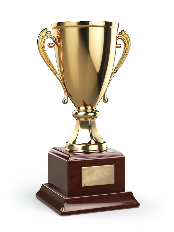 Foto troféu da taça de ouro isolado no branco.3d
