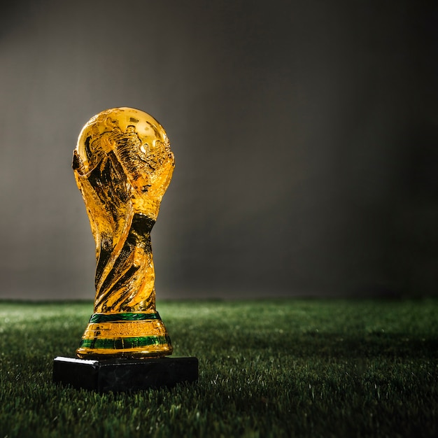 Foto troféu de copa de ouro de futebol