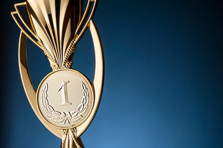 Foto troféu de vencedores do campeonato de ouro ou copo com espaço de cópia