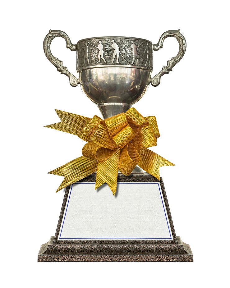 Foto troféu vencedor definido para o campeão da competição esportiva isolado no branco