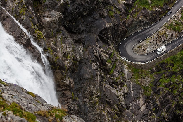 Trollstigen, Troll's Footpath, estrada sinuosa na montanha na Noruega