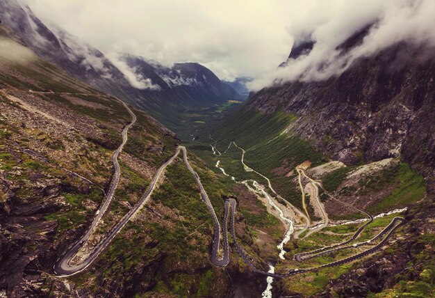 Trollstigen, Troll's Footpath, serpenteante carretera de montaña en Noruega