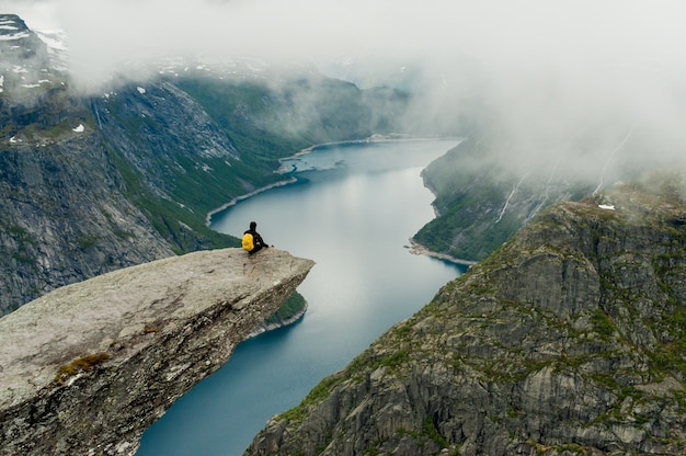 Trolltunga en Noruega es una belleza fabulosa