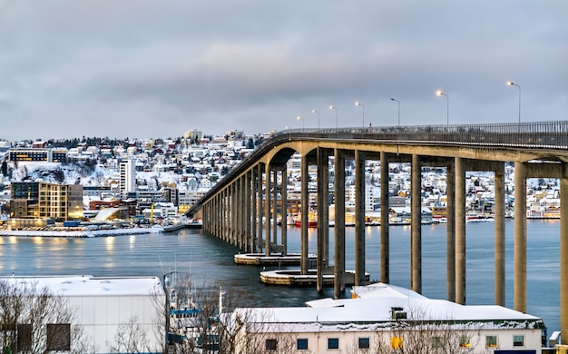 Tromso-Brücke in Norwegen im Winter