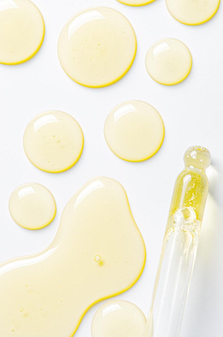 Tropfen kosmetisches Serum und eine Pipette Ein Hautpflegeprodukt Weißer Hintergrund