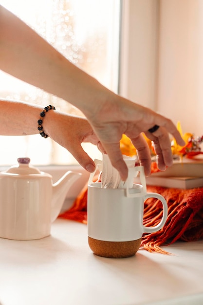 Foto tropfkaffeebeutel, herbstkomposition