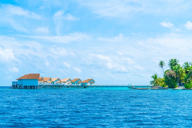 Tropical Maldives resort hotel e isla con playa y mar