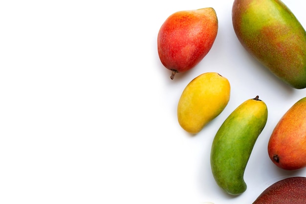 Tropische Frucht Mango auf weißem Hintergrund