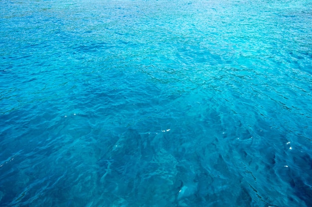 Tropischer blauer Meereshintergrund der Malediven