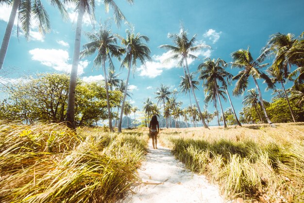 Tropischer Strand in El Nido, Palawan, Philippinen