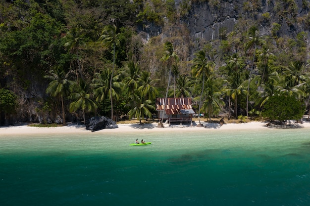 Tropischer Strand in El Nido, Palawan, Philippinen