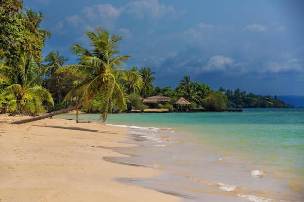 Tropischer Strand in Thailand