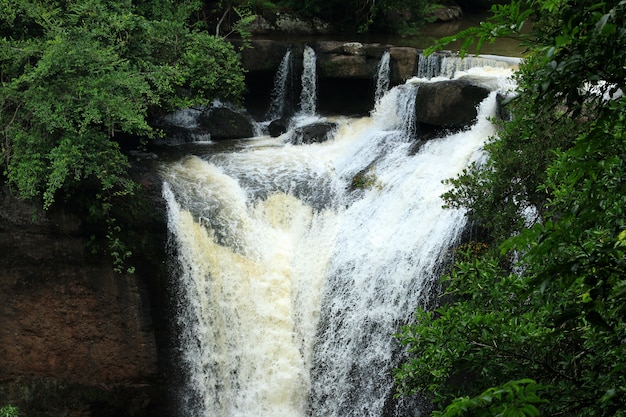 Tropischer Wald Haew Su Wat Waterfalls