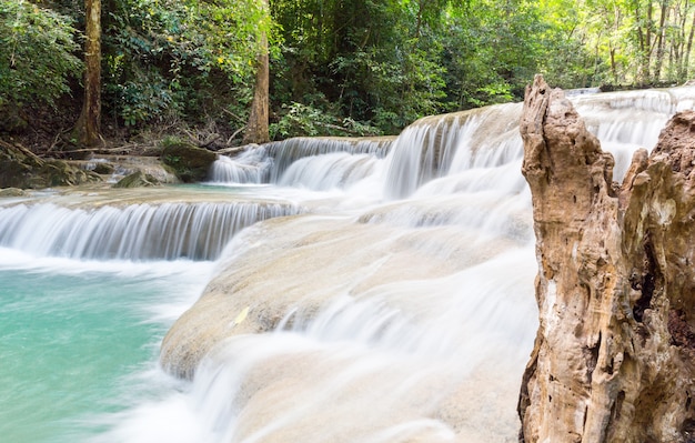 Tropischer Wasserfall