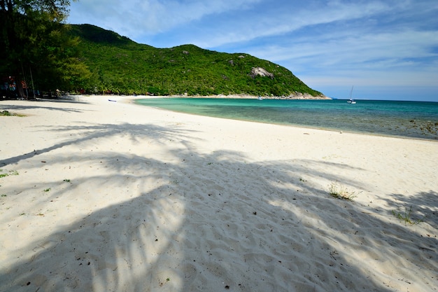 tropisches Strandtürkismeer in Thailand