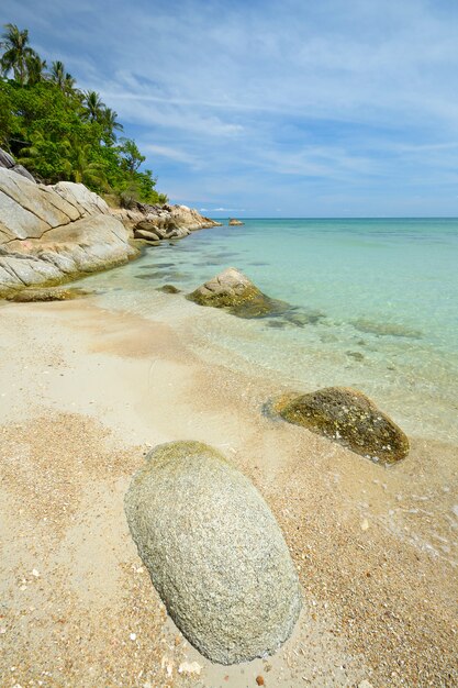 tropisches Strandtürkismeer in Thailand