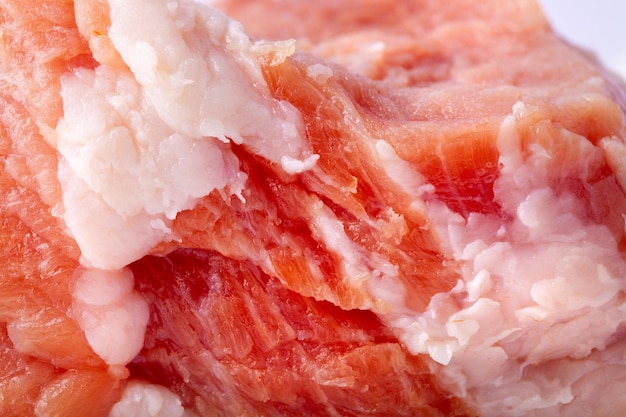 Trozo de carne cruda en rodajas para cocinar closeup Trozo de carne roja fresca