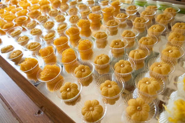 Trozos de postre tradicional de Tailandia