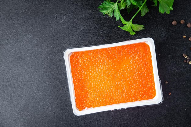 Trucha de caviar rojo o salmón chum comida saludable bocadillo en la mesa copia espacio fondo de alimentos