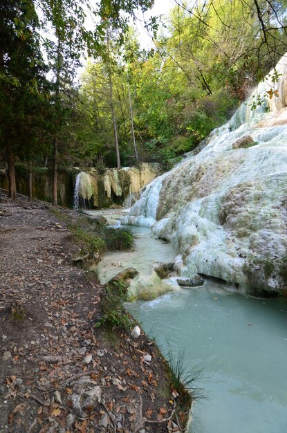 Foto trübes quellwasser von bagni di san felipa