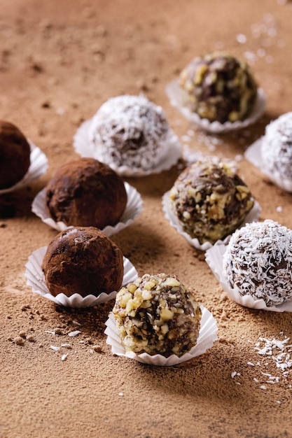 Trufas de chocolate hechas a mano.