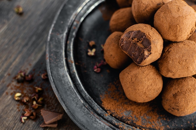 Trufas de chocolate negro con pimienta de sichuan