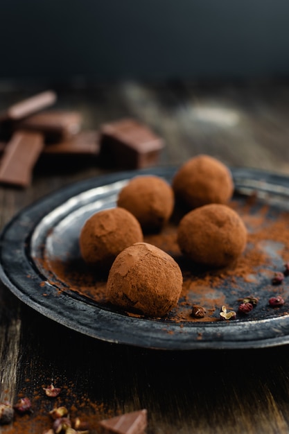 Trufas de chocolate negro con pimienta de sichuan