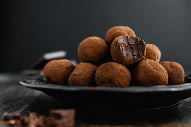 Trufas de chocolate amargo com pimenta sichuan