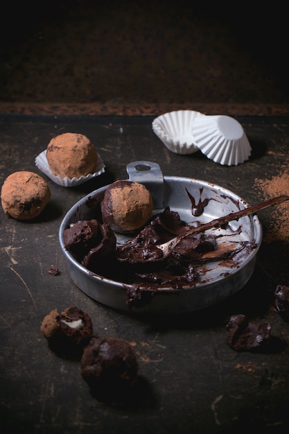 Trufas de chocolate no concreto