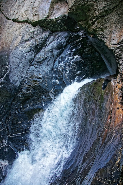 Trummelbachfall, Wasserfall im Berg im Lauterbrunnental, Bezirk Interlaken, Kanton Bern, Schweiz.