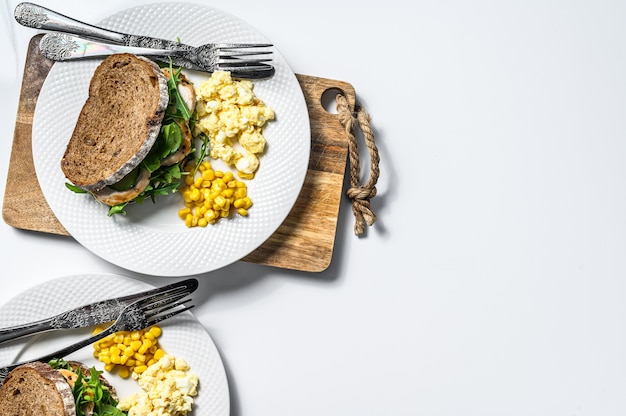 Truthahnsandwich mit Rucola und Käse