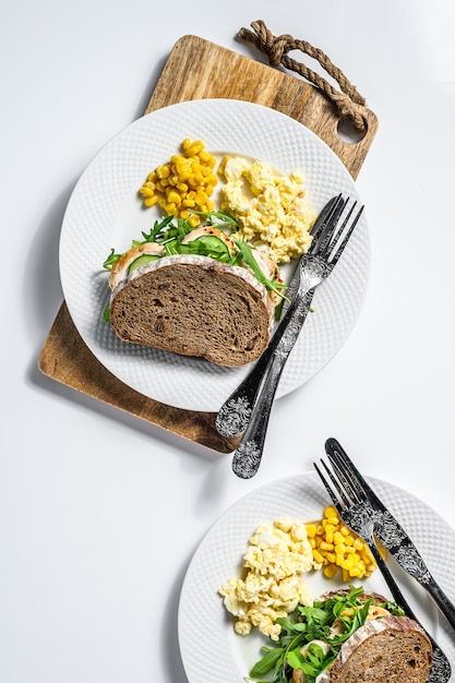 Truthahnsandwich mit Rucola und Käse