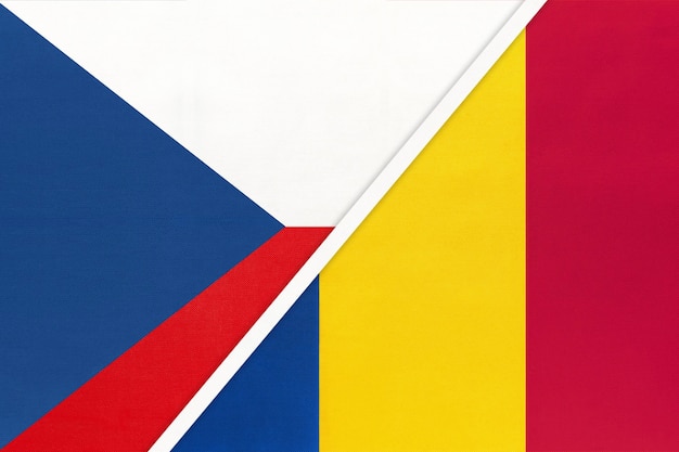 Tschechische Republik und Rumänien Symbol des Landes Tschechien gegen rumänische Nationalflaggen
