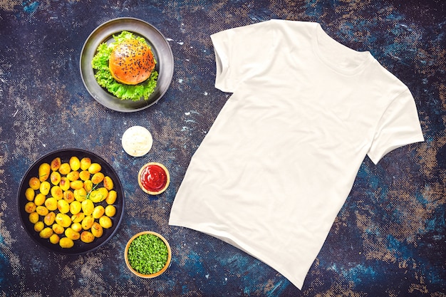 Tshirt em branco com comida