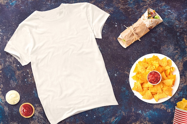 Tshirt em branco com comida