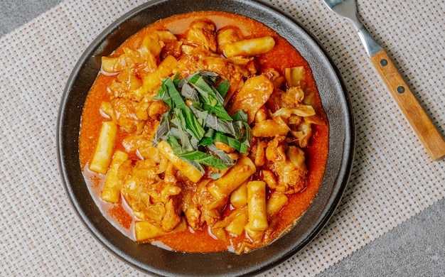 떡음직스러운 한식 닭갈비 요리