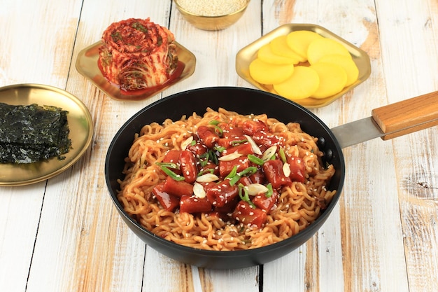 Tteokbokki Topokki con Instant Ramyeon o Rapokki