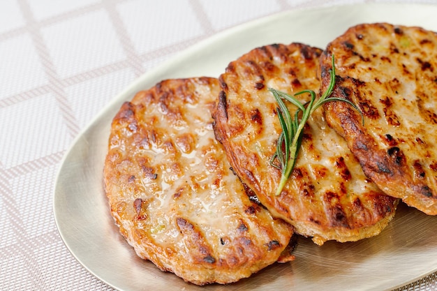 Tteokgalbi koreanische gegrillte Short Rib Patties. Gehacktes Rinderrippenfleisch, gewürzt mit Knoblauch und Sojasauce