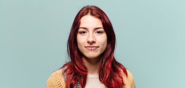 Tty hippie estudiante mujer sonriendo