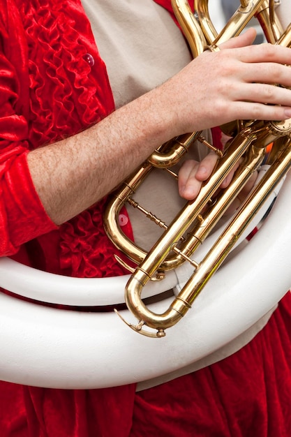 Foto tuba en una banda de música