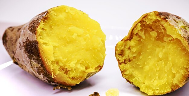 Tubérculo de batata-doce brasileiro da América Latina usado como ingrediente de cozinha rústica e orgânica sem conservantes