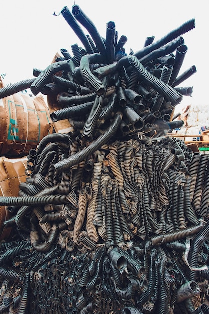 Tuberías y materiales de plástico para la clasificación de residuos de construcción.