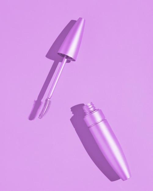 Tubo abierto de rímel Fondo morado Fotografía publicitaria estética y minimalismo de cosmética para pestañas