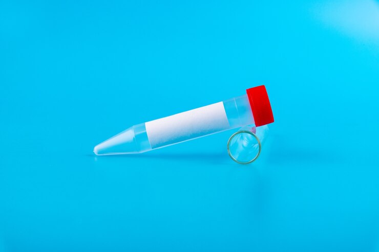 Foto tubo de extracción de sangre al vacío vacío. tubo de sangre coagulada para laboratorio médico