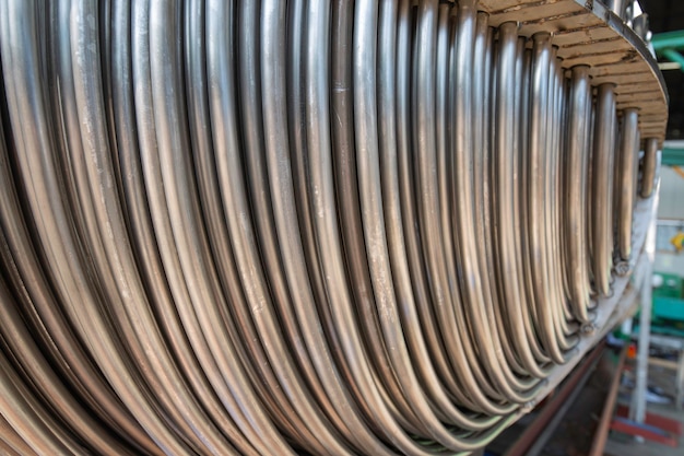 Tubo intercambiador de calor Detalle de haz de tubos en forma de U de material de condensador de carcasa y tubo industrial de acero inoxidable.