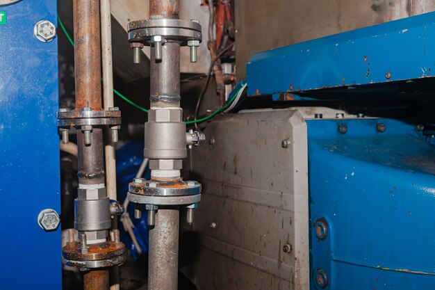 Tubos de acero soldados con bridas para la refrigeración del motor principal de un buque